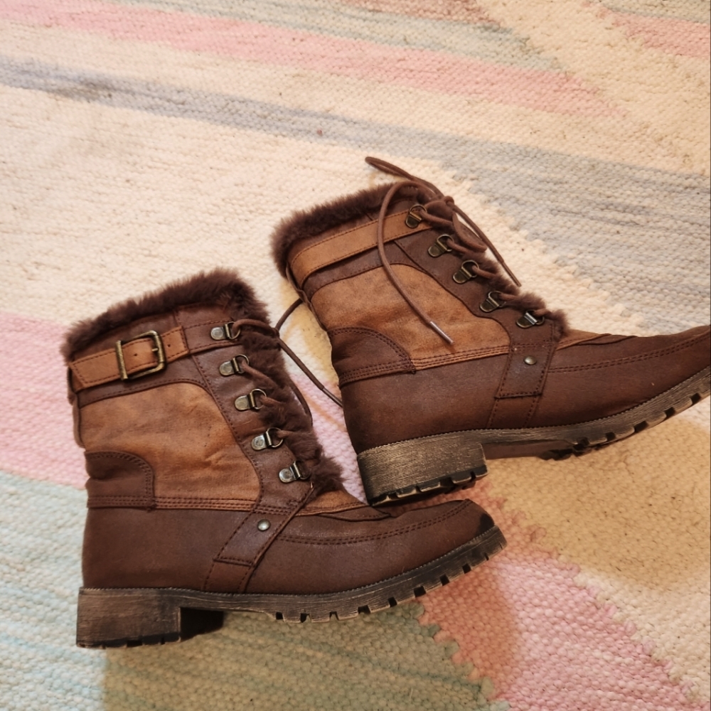 Pop faux fur boots